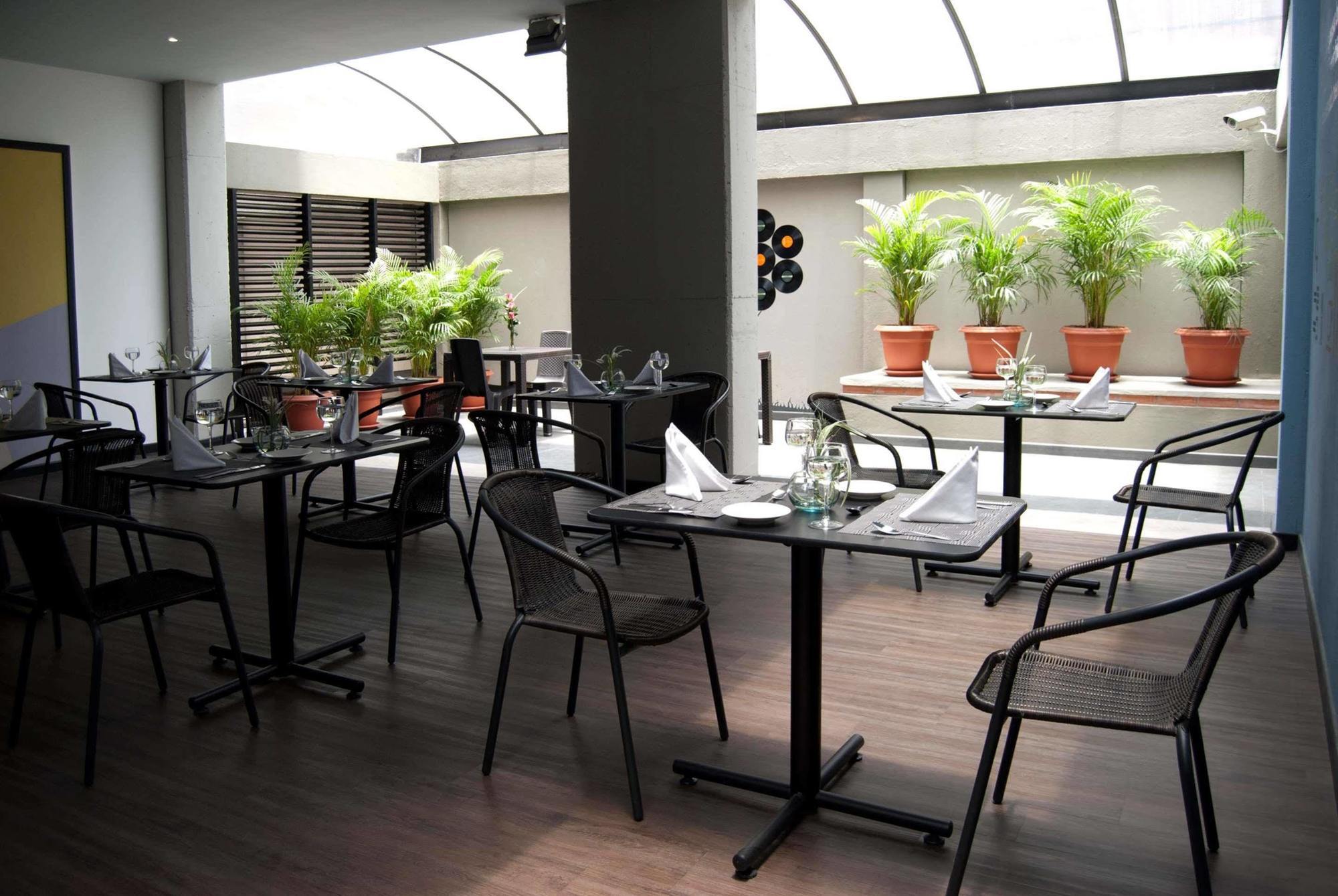 Best Western Calleja Suites Bogotá Exteriör bild